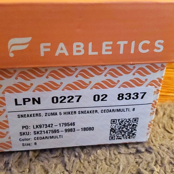 NWT size 8 womens sneakers - Picture 4 of 4